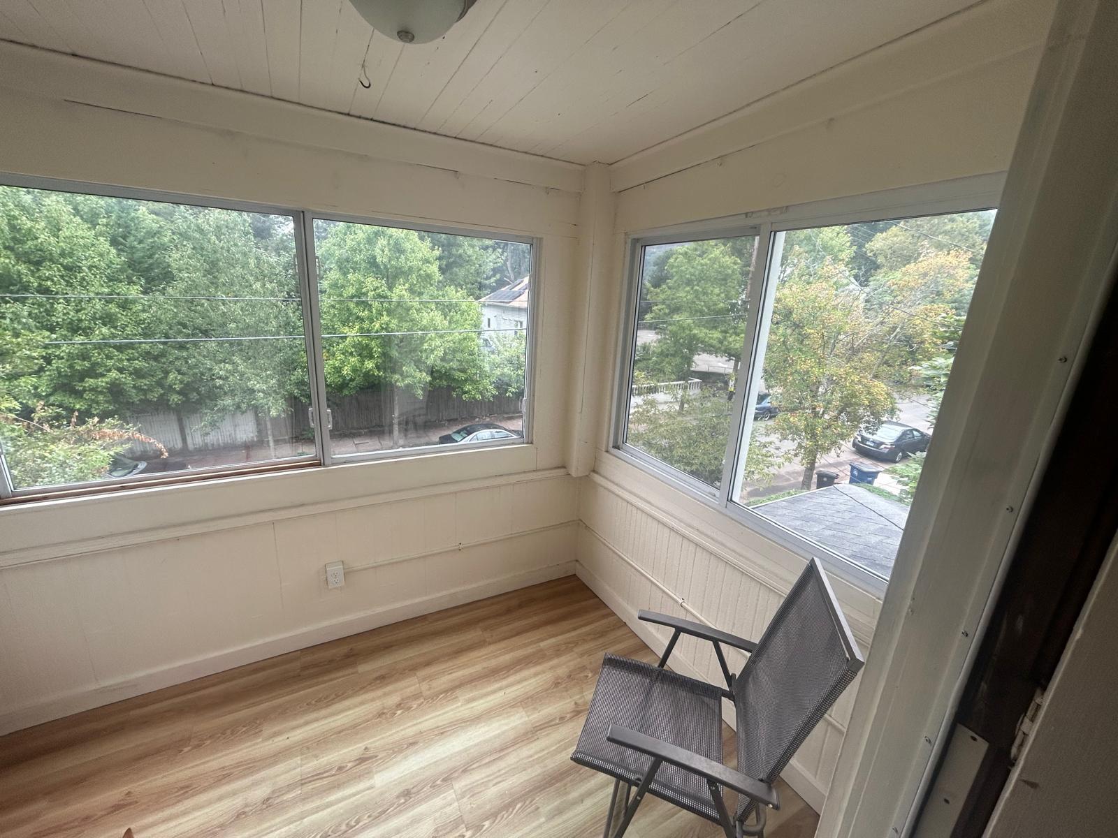Den / Home Office - 261 View St