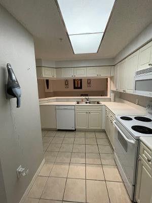 Building Photo - 3022 Alcazar Pl