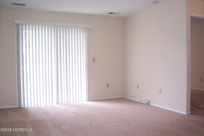 Building Photo - 107 Des Moines Ct