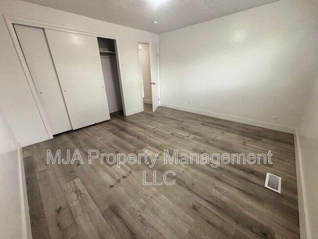 Building Photo - 655 S 1000 W