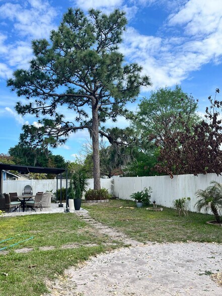 Building Photo - 111 Rosewood Ct