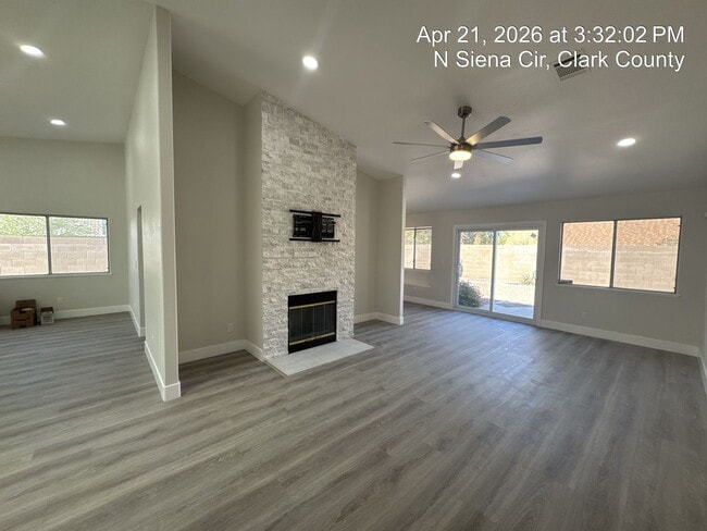 Building Photo - Remodeled Single Story, 4 Bedroom Home in Desert Shores