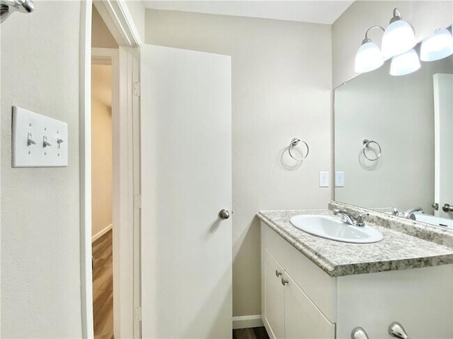 Building Photo - 2110 Blue Meadow Dr