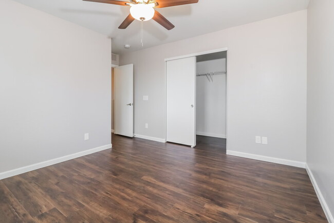 Building Photo - 12649 W Charter Oak Rd