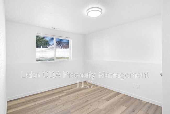 Building Photo - 5147 W Palmwood