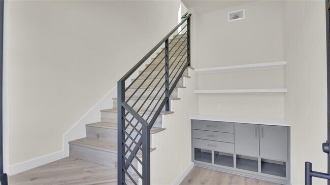 Building Photo - 7208 Providence Ave