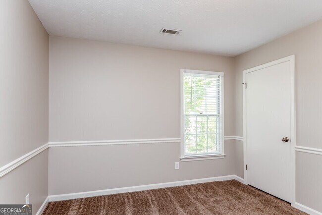 Building Photo - 465 Rosehill Dr