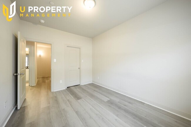 Building Photo - 2745 Troutt Dr