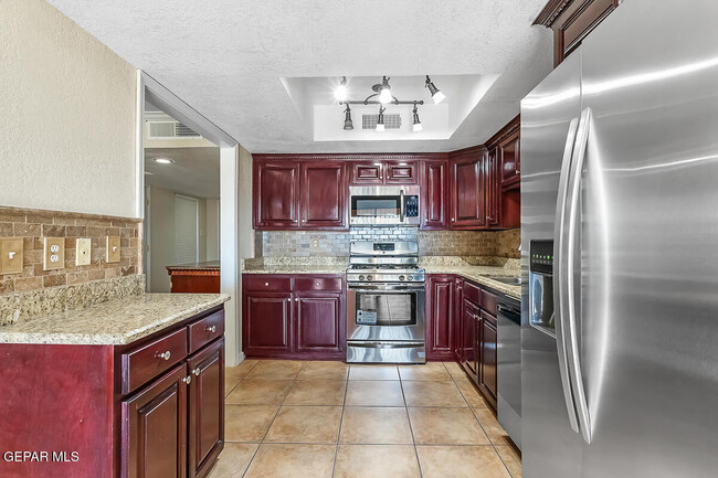 Building Photo - 150 Silver Shadow Dr