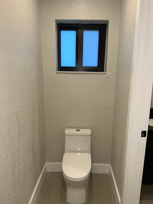 Building Photo - 3511 NW 35th Ave