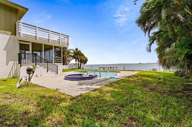Building Photo - 7810 S Tropical Trail