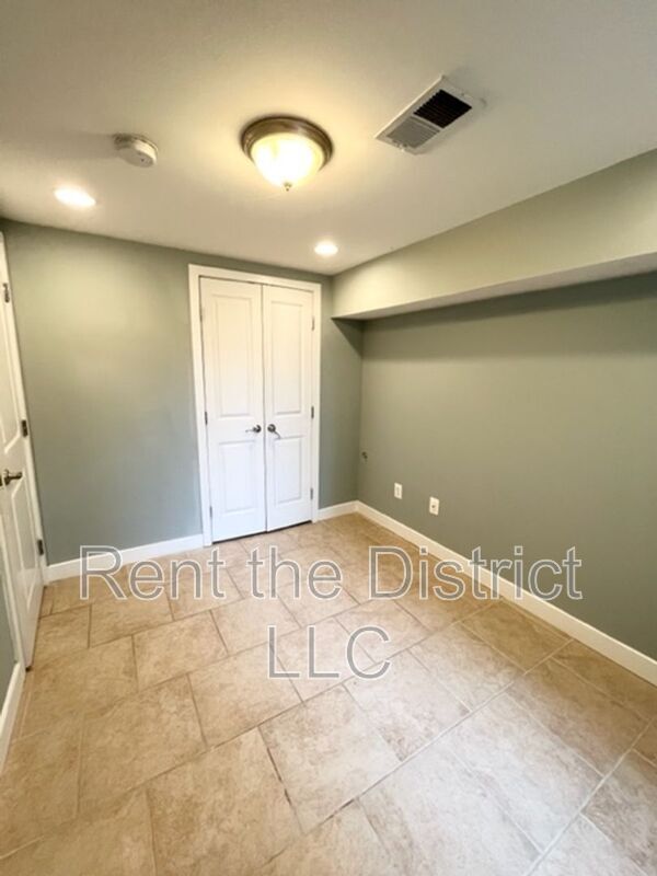 Building Photo - 421 Newton Pl NW