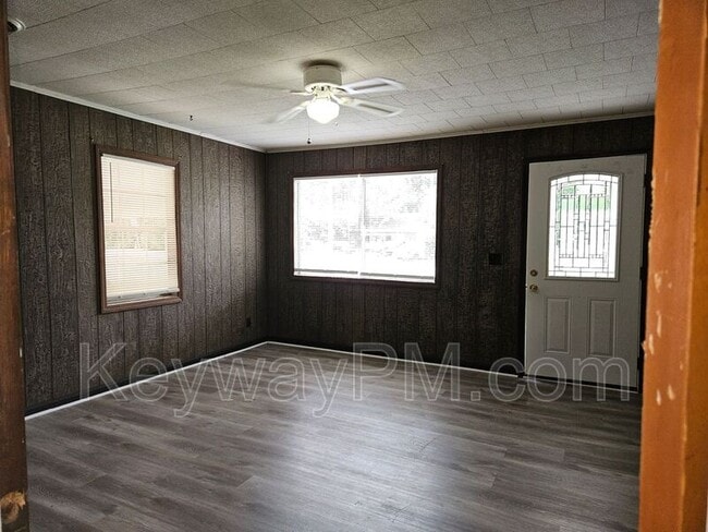 Building Photo - 119 2nd Ave