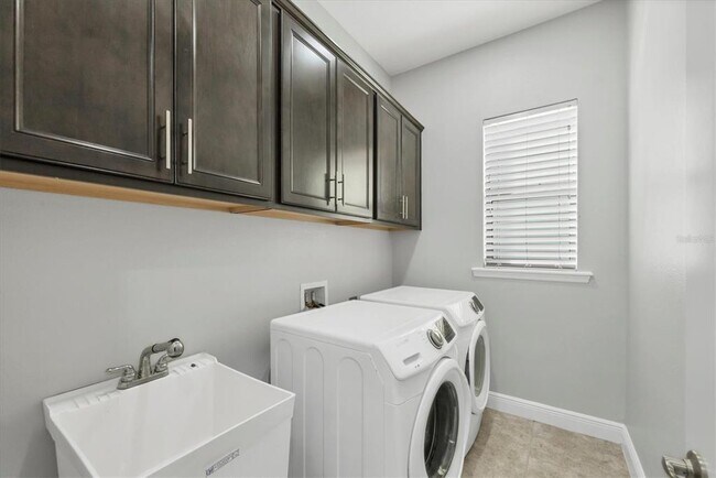 Building Photo - 6104 Champions Row St