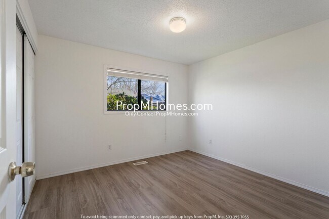 Building Photo - Updated Three Bedroom Home in McMinnville!