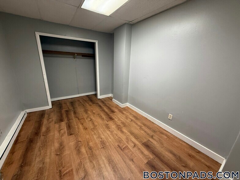 Building Photo - 11 Aberdeen St