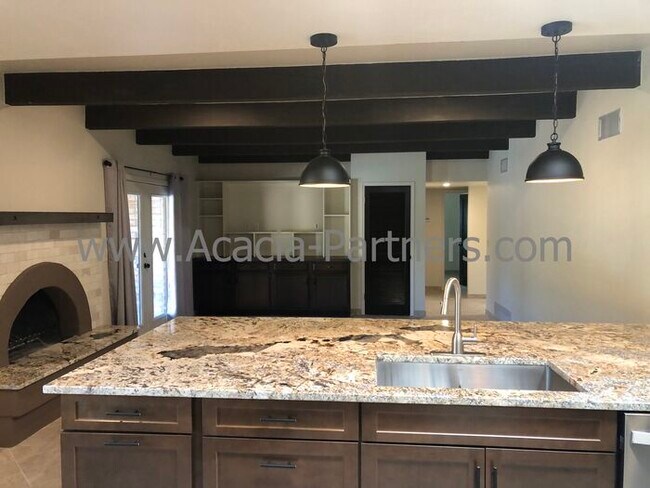 Building Photo - Newly Remolded Three bedroom home with pool and spa