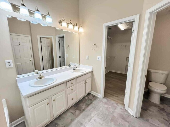 Building Photo - 6090 Farmwood Way SE