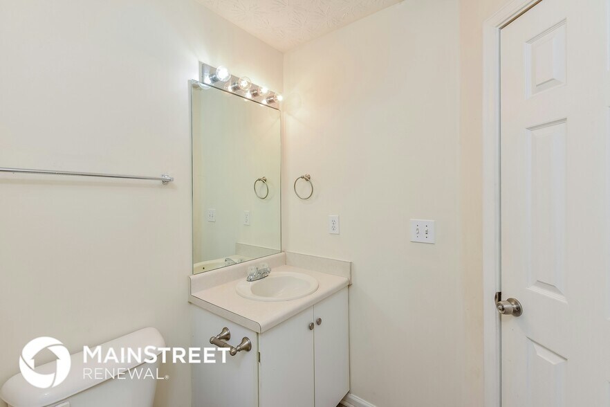 Building Photo - 3552 6 Oaks Ct