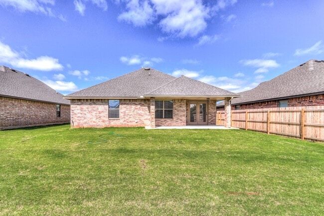 Building Photo - NEWER HOME IN MUSTANG SCHOOL DISTRICT AVAI...