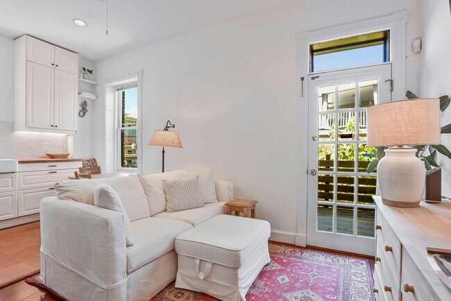Building Photo - Kalorama Apartment – Renovated One-Bedroom with Private Balcony