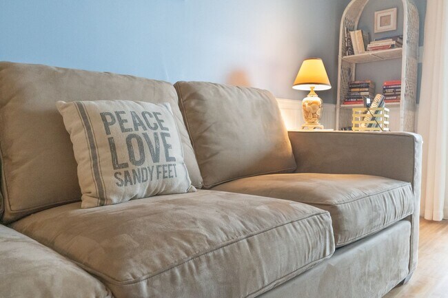 Building Photo - ELEGANT OCEANFRONT OFF-SEASON RENTAL FOR YOUR PERFECT WINTER GETAWAY