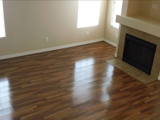 Building Photo - Cambria Townhome End Unit for Rent