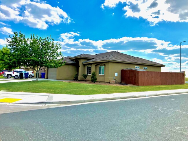 Building Photo - 725 Costa Alyssa Ct