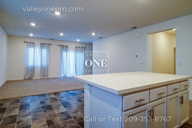 Building Photo - 644 Cheshire Dr