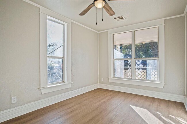 Building Photo - 907 N McKinley Ave