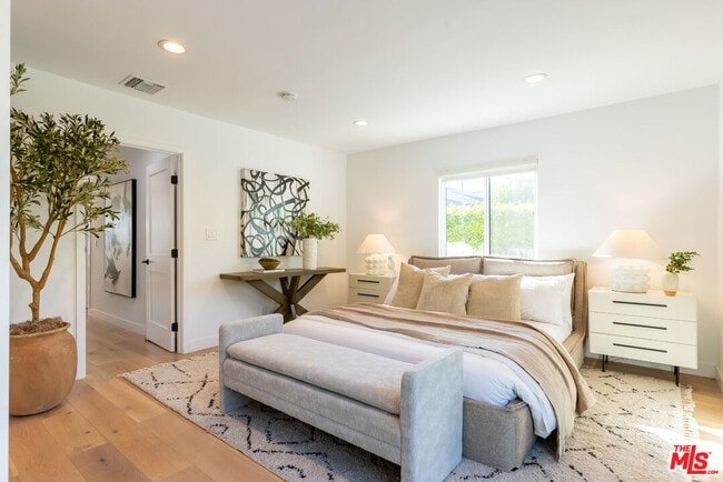 Building Photo - 3840 Lyceum Ave