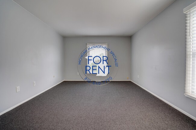 Building Photo - 9435 N Parkwood Dr