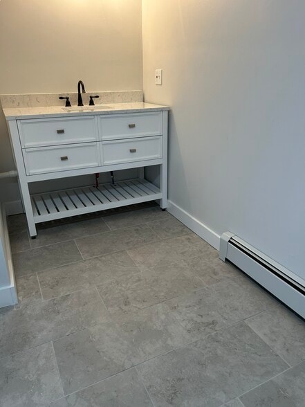 Building Photo - 138 Emery St