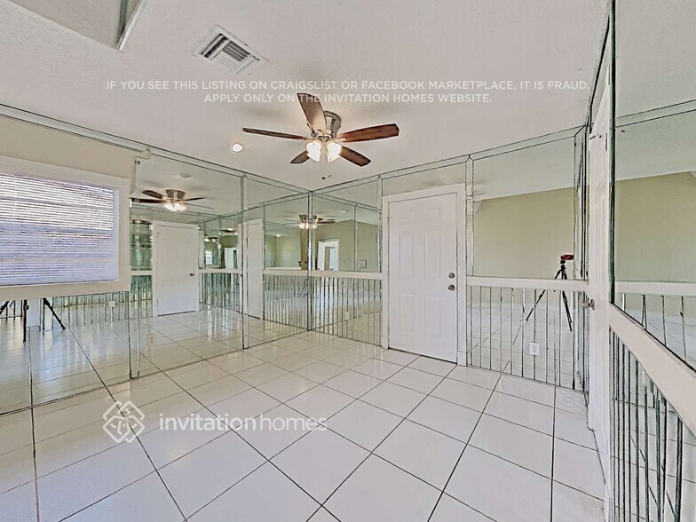 Building Photo - 13933 Madison St