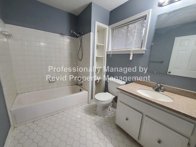 Building Photo - 6771 Bainbridge Dr