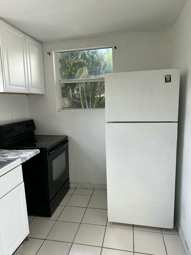 Building Photo - 1091 SW 51st Ave