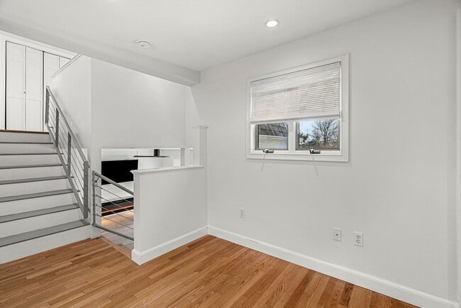 Building Photo - 5 I St