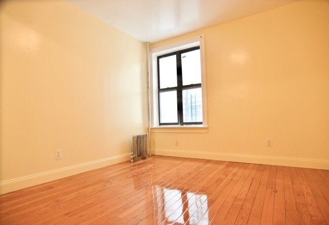 Primary Photo - 4996 Broadway
