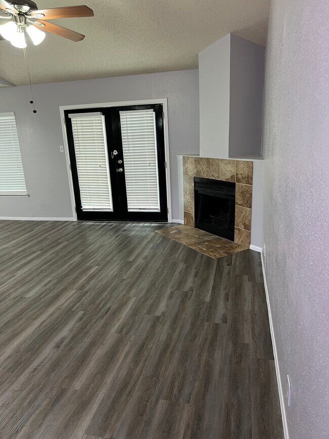 Building Photo - 9713 Village Briar