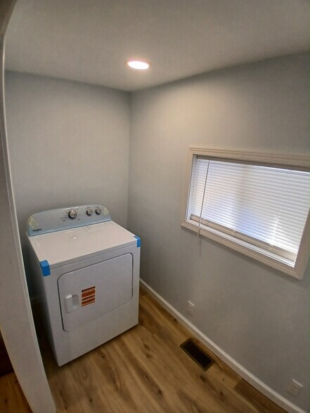 Building Photo - 2311 W Godman Ave