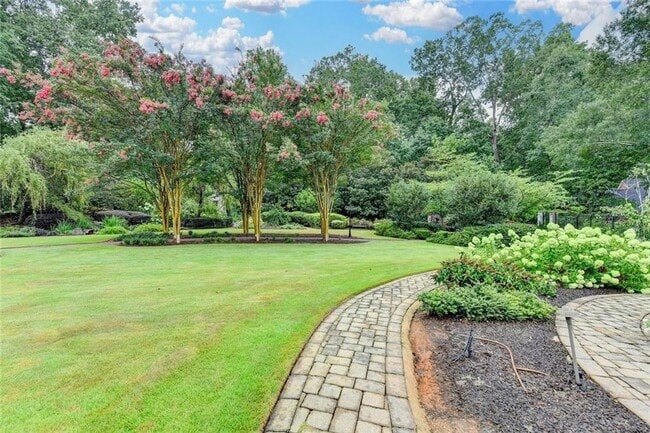 Building Photo - 2611 Briers N Dr