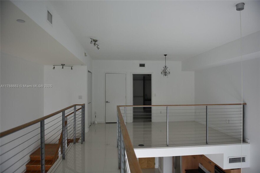 Building Photo - 350 S Miami Ave