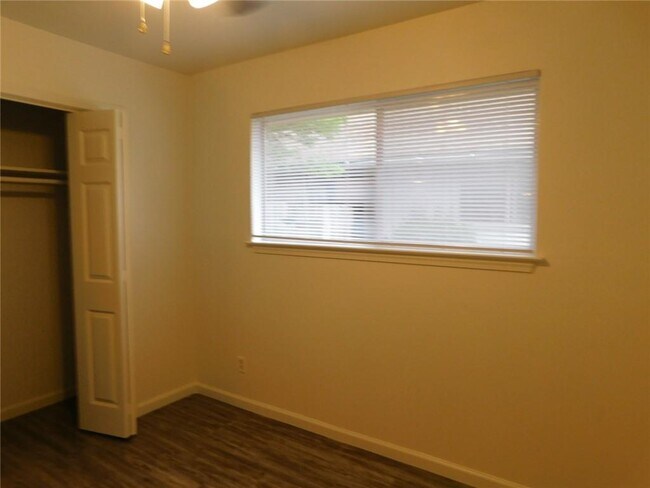 Building Photo - 1002 Fieldwood Dr