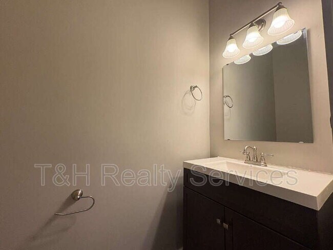 Building Photo - 635 Jefferson Ave