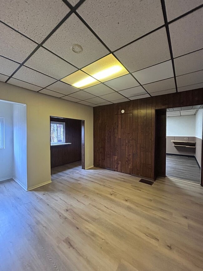 Building Photo - Spacious 2 bedroom 1 bathroom single family home (Marshall-Shadeland)