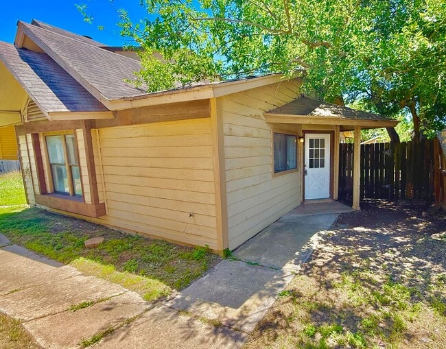 Primary Photo - 2 Bed 1 Bath