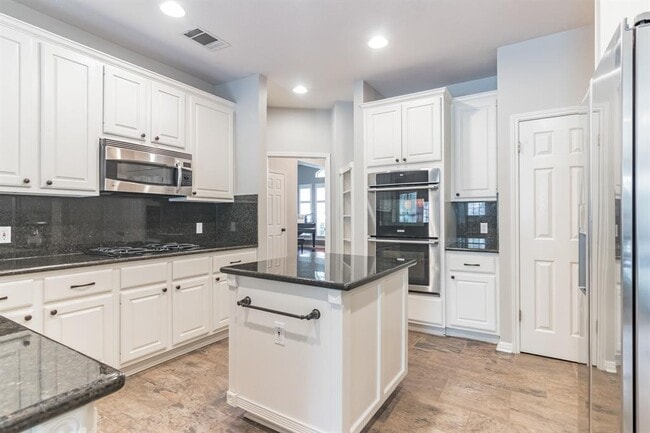 Building Photo - 5221 China Garden Dr