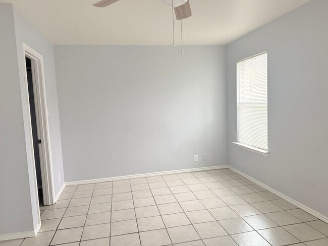 Building Photo - 10607 Shaenview