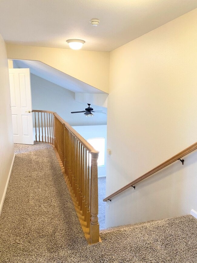 Building Photo - 4 Bed 2.5 Bath Family Home