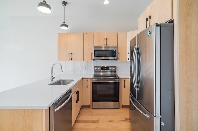 Interior Photo - 5015 WEST